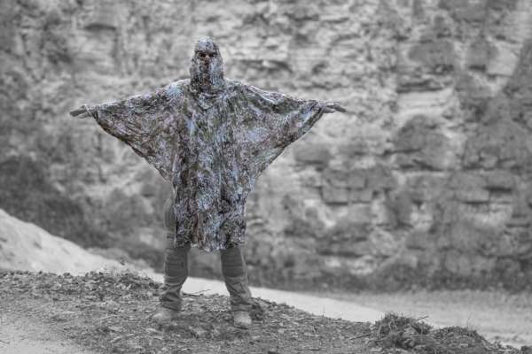 ghosthood  compact-poncho  concamo beige